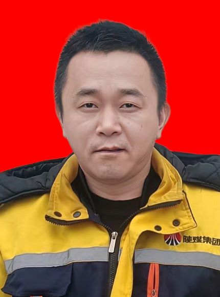 3.3先進(jìn)工作者：易懷念.jpg